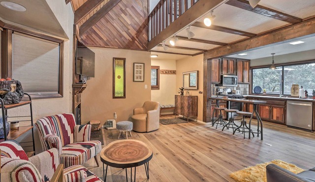 Woodsy Twin Peaks Getaway w/Hot Tub & Views!