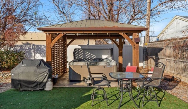 Year round:1959 Airstream Shiny Tiny Home HOTTuB