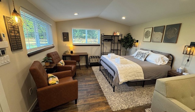 Your North Bend Escape- A Cottage with a view- the majesty of Mt. Si