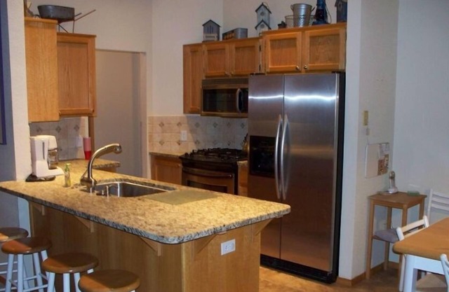 FAMILY FRIENDLY Updated 3 Bdrm, Sleeps 8, 6 beds, A/C, Hottub, SHARC PASSES !!! in Sunriver
