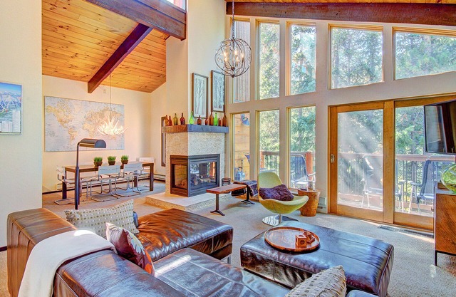 FREE SkyCard Activities - Top-Floor, Vaulted Ceilings, Pool/Hot Tubs - Tannenbaum By The River
