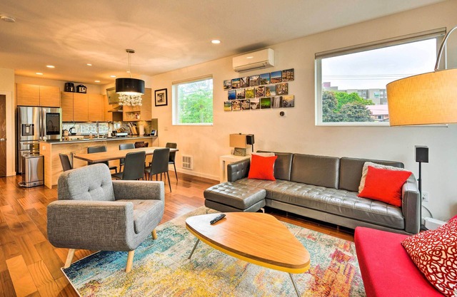 Urban Seattle Retreat w/ Rooftop Deck & Views in Seattle