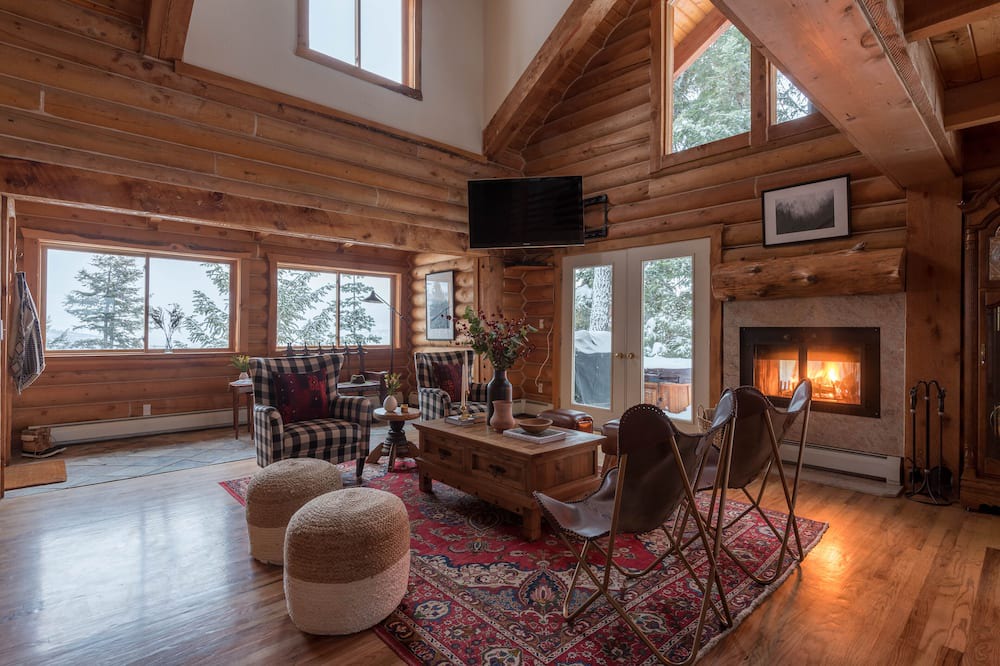Summit Park Cottage | Pine by Avantstay Magnificent Private Log Cabin w/ Veranda Mtn Views & Hot Tub