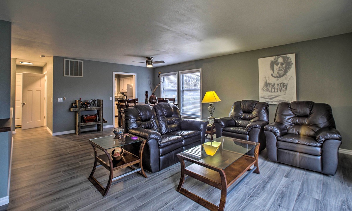 Bella Vista Apartment | Lakefront & Trailside Escape w/Private Dock +deck