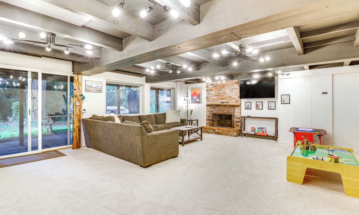 Woodinville Cottage | Classic Woodinville Wine Country Escape!