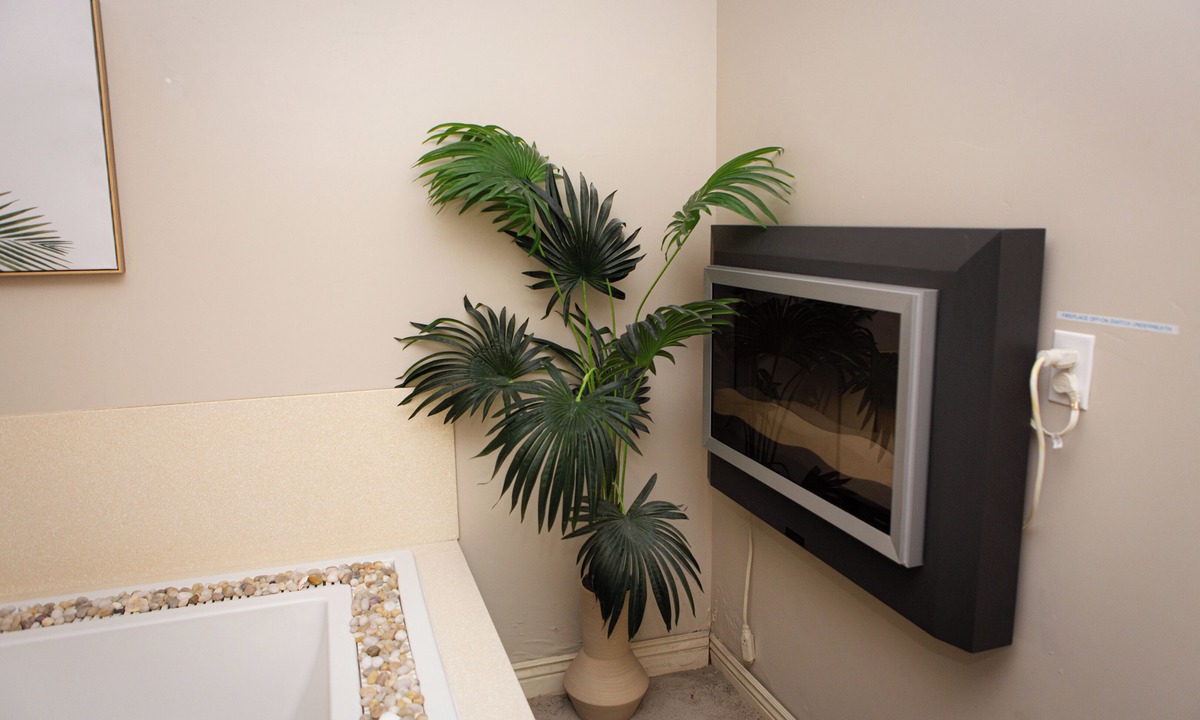 American Fork Bed & Breakfast | Hideaway Suites On 5th (formerly 5th East Hall B&B)