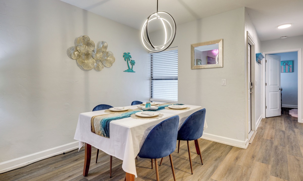North Beach Apartment | Chic Townhouse w/Hot Tub, 4 Mi to Atlantic Beach!