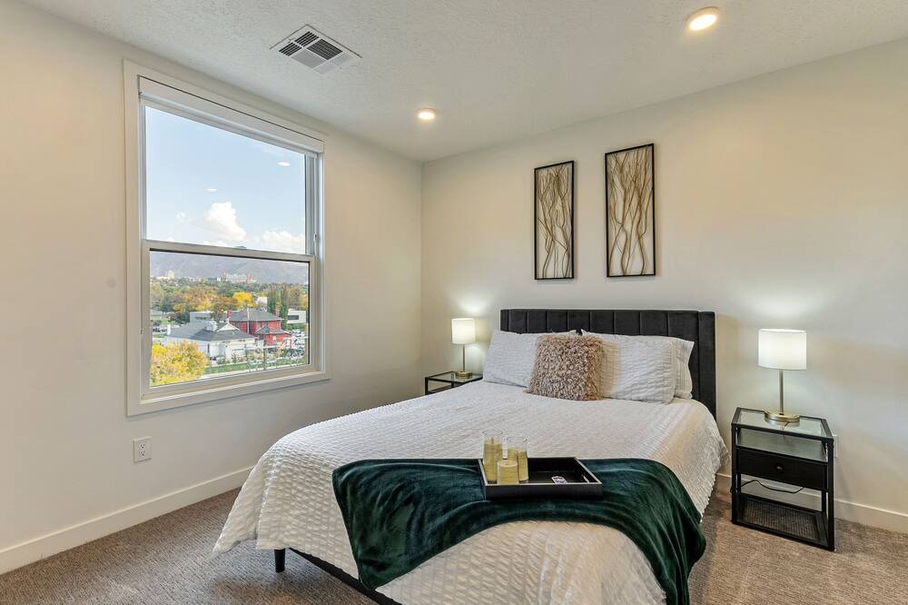 Lower Avenues Apartment | Views/TOP Floor/1BED Apartment/GYM/GARAGE Parking