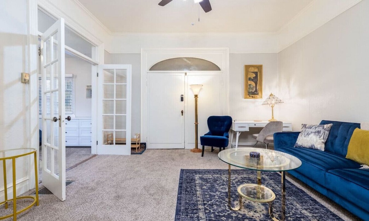 Lower Avenues Apartment | The Sapphire Suite - Downtown Historic Aves Apt