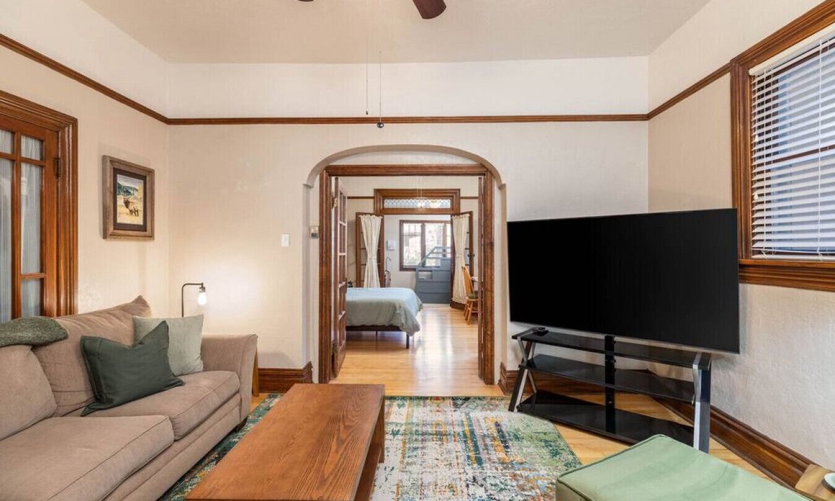Lower Avenues Apartment | The Emerald Cabin - Historic Downtown Avenues Apt