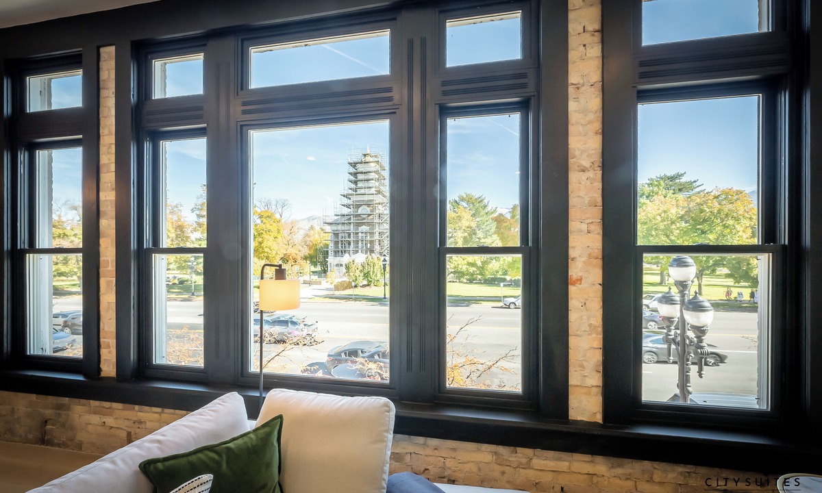 Logan Apartment | Luxury Suite ~ Above Starbucks ~ Main St View