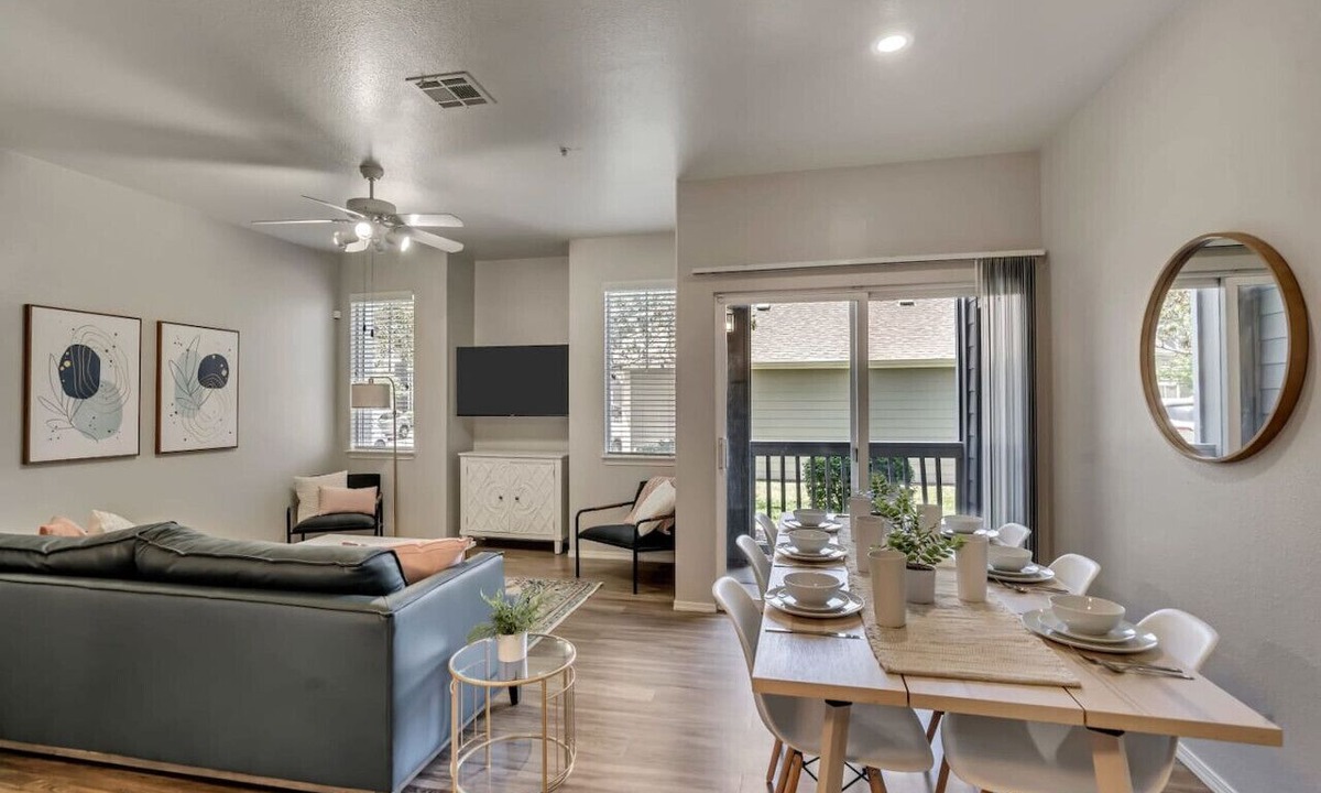 Clearfield Apartment | Convenient 1st Floor 2BR with Pool, Hot Tub, and Extra Bed, Near Hill AFB