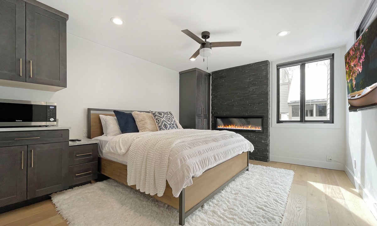 North Park City Condo | Luxury Abode w/Mountain & Golf Course Views Sleeps 11 Steps to Free Shuttle Perfect for Longer Stays