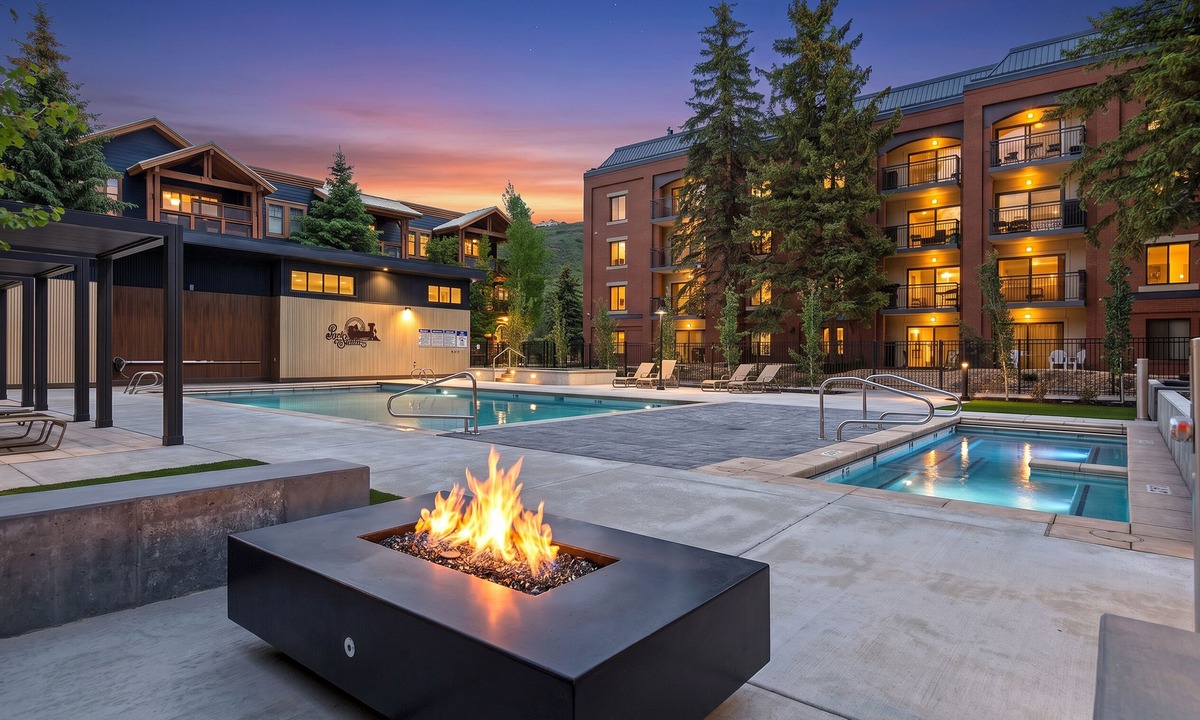 Downtown Park City Condo | Main St/Steps to Town Lift/Hot Tubs Pool/Free Parking/Mountain View
