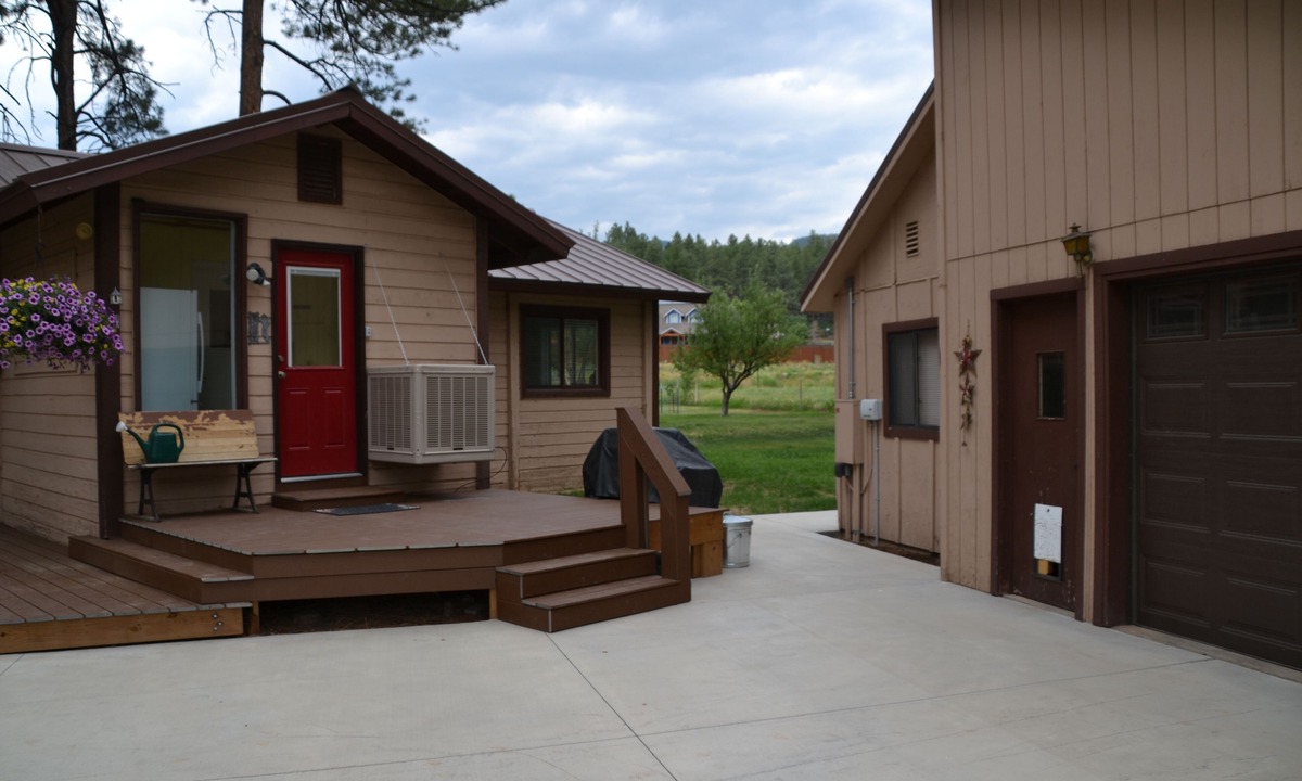 Durango House | Cozy Cabin in the Pines! Beautiful property with lots of space!