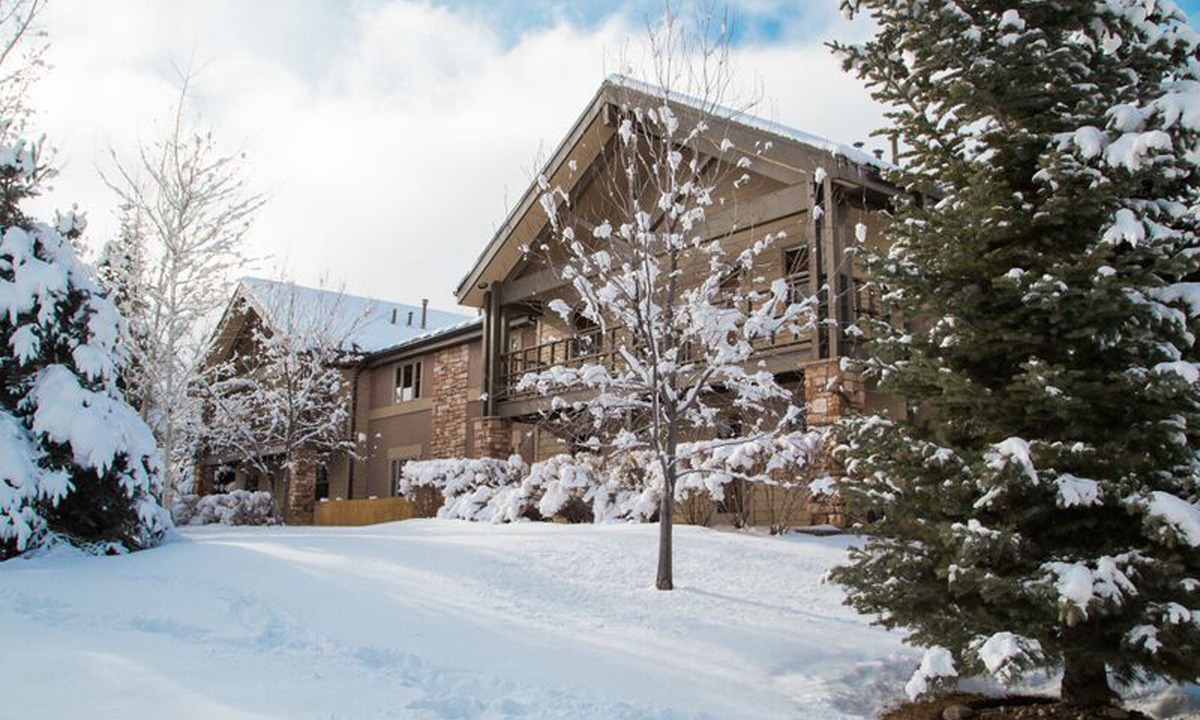 North Park City Condo | Cozy Park City Studio Near Park City Mountain Resort-Full Kitchen & Fireplace