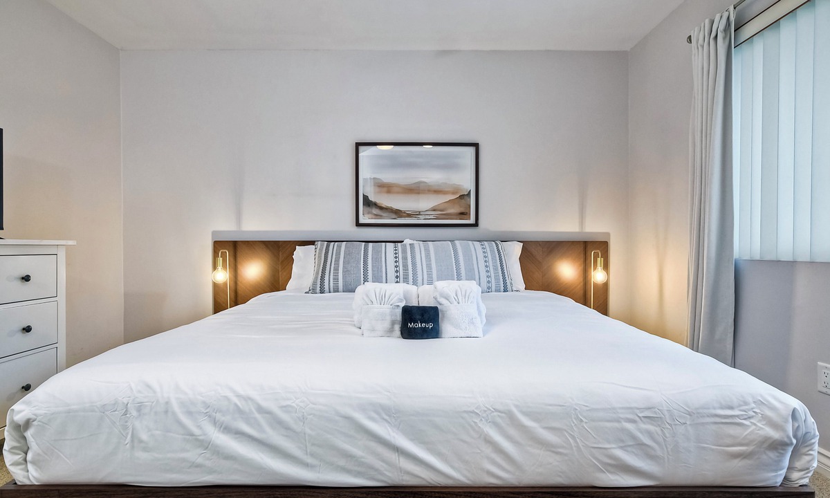 Carlsbad Village Condo | 90 Walk Score l Steps to Beach & Dining | Parking