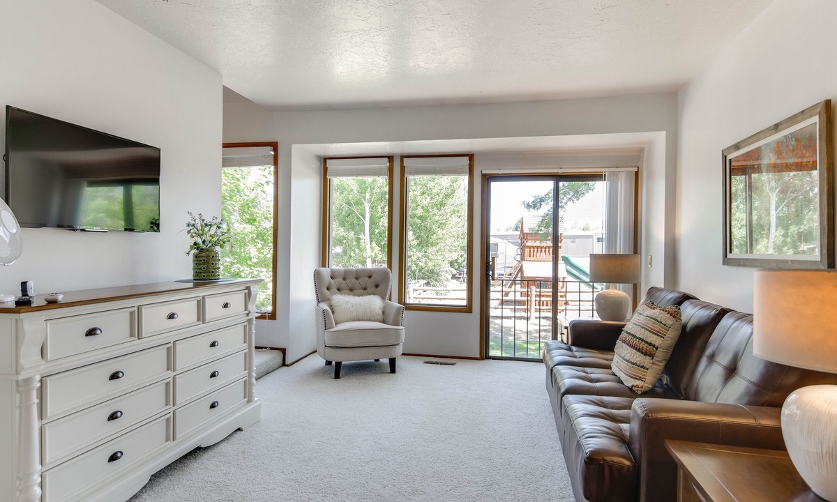 Sandy House | *Luxury Mountainside Retreat*