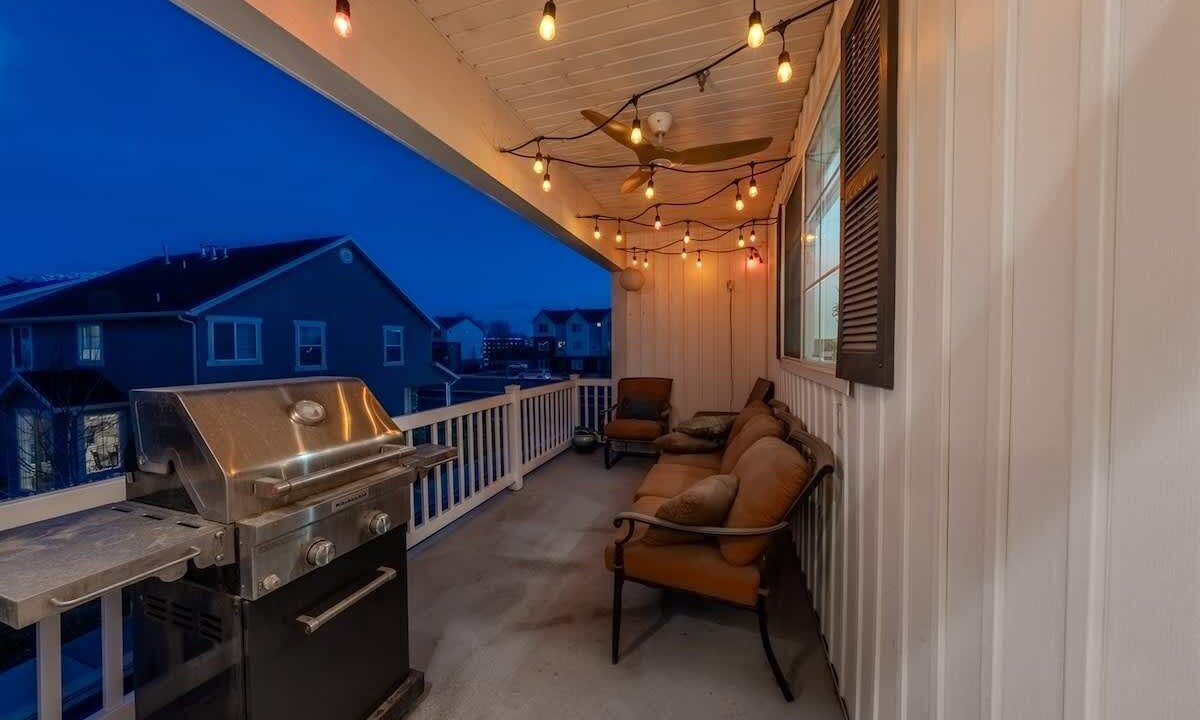 Pleasant Grove Condo | Luxury 4BR Townhome | Pet-Friendly | Waffles too!
