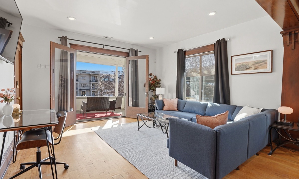 Central City Apartment | Top Floor 2-Bedroom Apartment Near Everything In Salt Lake City