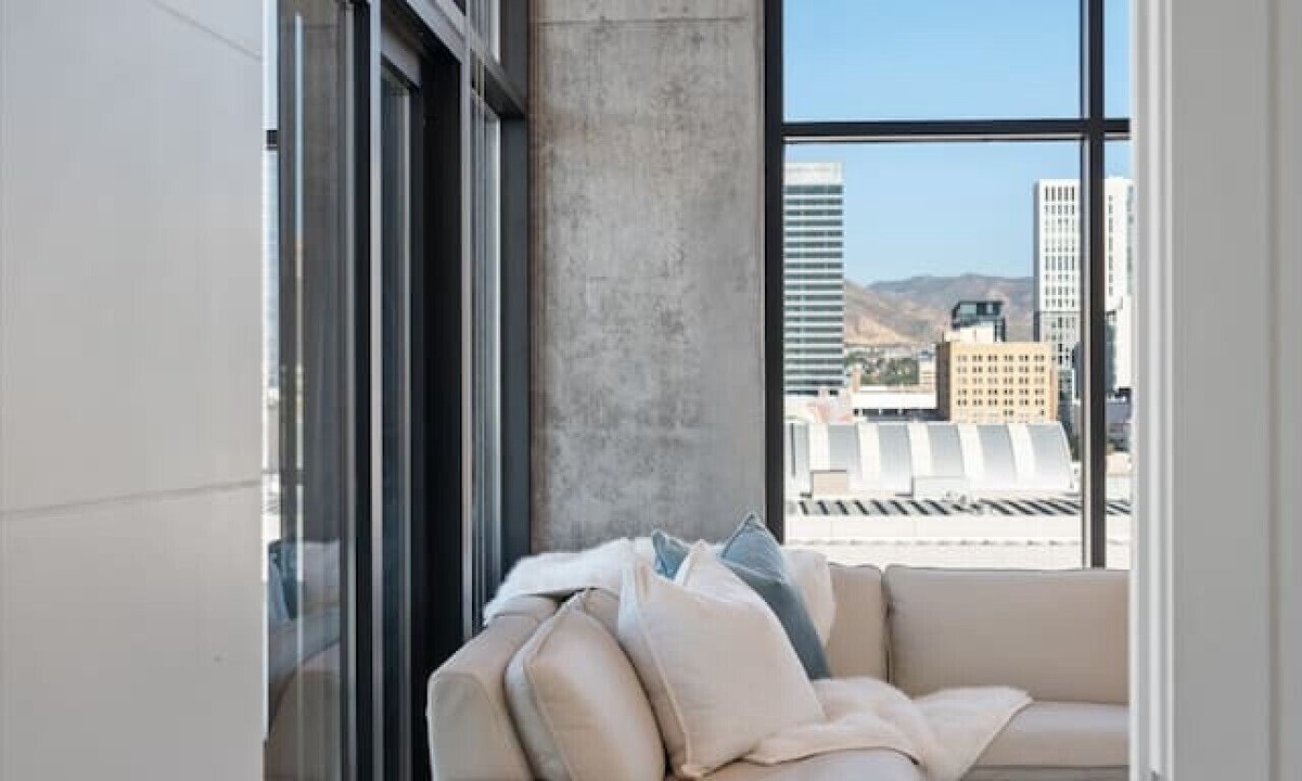 Rio Grande Apartment | Luxury 2BR 2BA Penthouse-Pool, Gym, Pkg, Views!