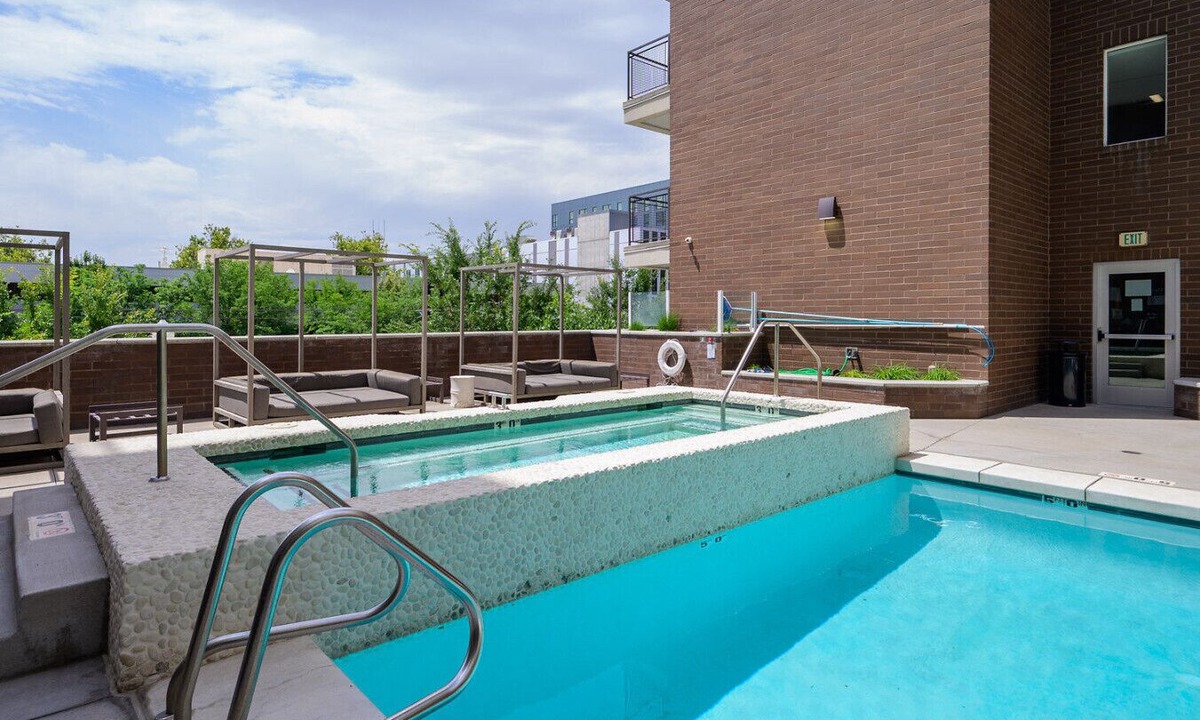Downtown Salt Lake City Apartment | Deluxe Central 1BR 1BA Pool Hot Tub Gym Parking