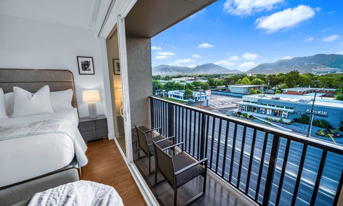 Sugar House Apartment | Sugarhouse - Panoramic Mountain Views! Studio!