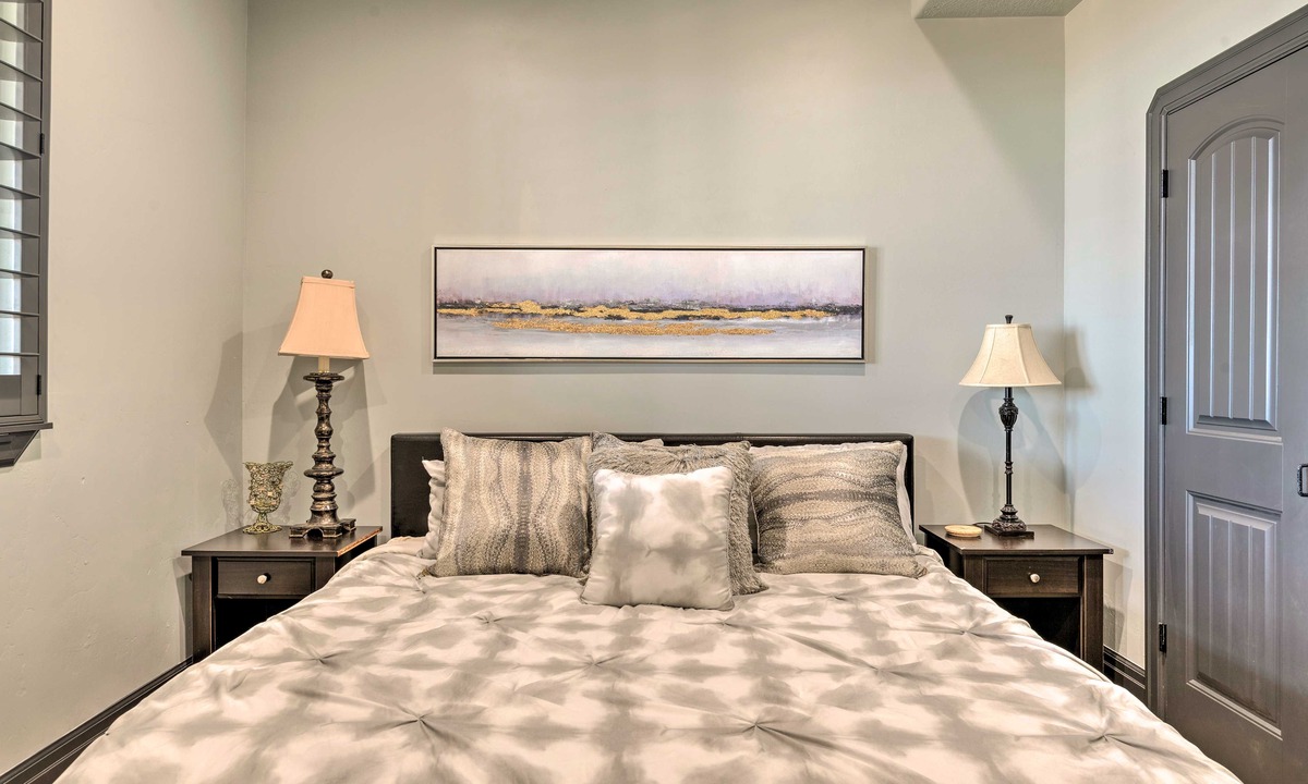 Tooele Apartment | Spacious Tooele condo w/glmountain views!