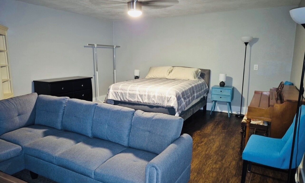 Tropic Shores Apartment | Efficiency with Private Entrance in New Port Richey with AC and shared pool
