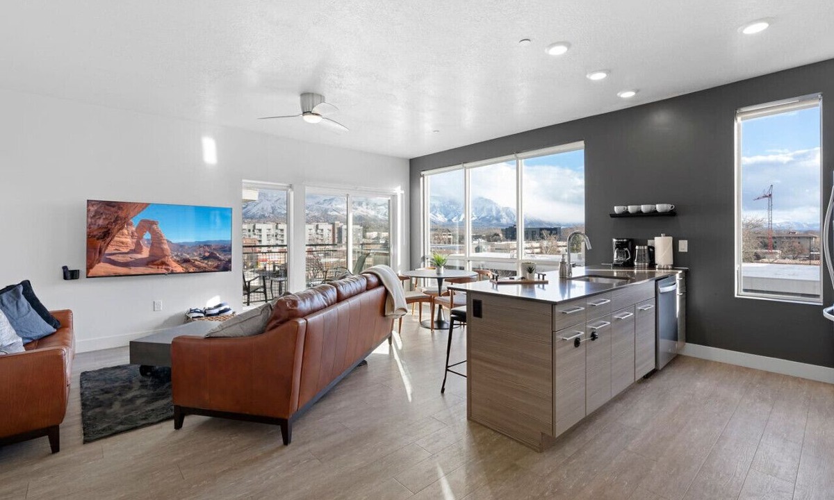 Downtown Salt Lake City Apartment | Spectacular Central City 2BD2BA