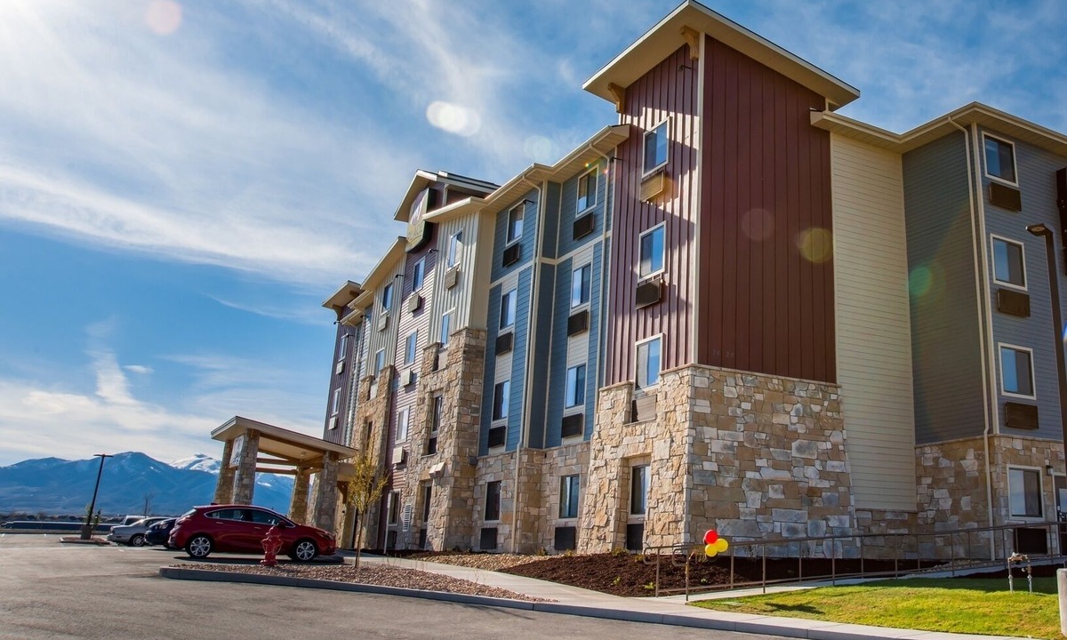 West Jordan Hotel | Family-Friendly Room Near Jordan Landing w/Kitchen! Pets Allowed