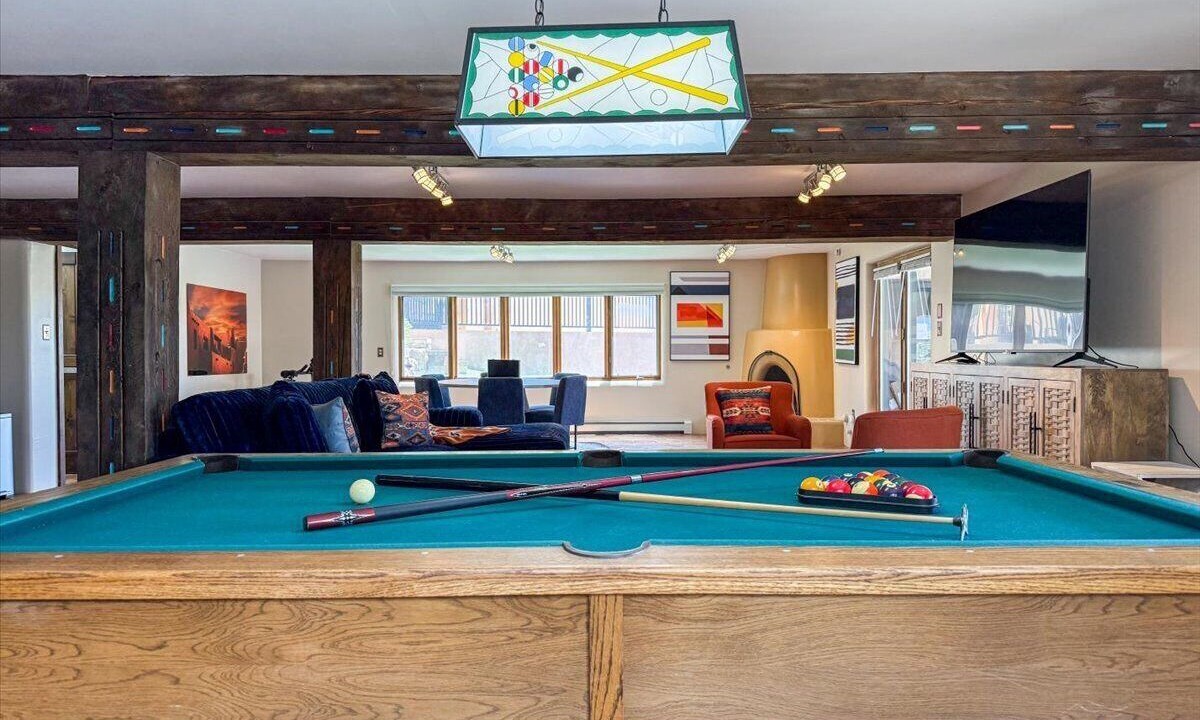 Santa Fe House | Indoor Pool and Pickleball Estate