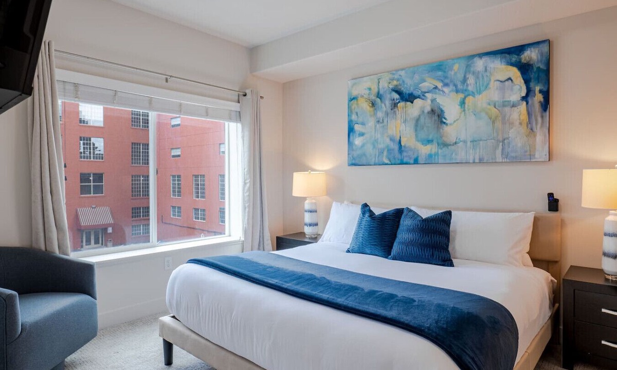 Rio Grande Apartment | Convention Ctr Style-2BR Pool/HotTub/Gym/Theatre