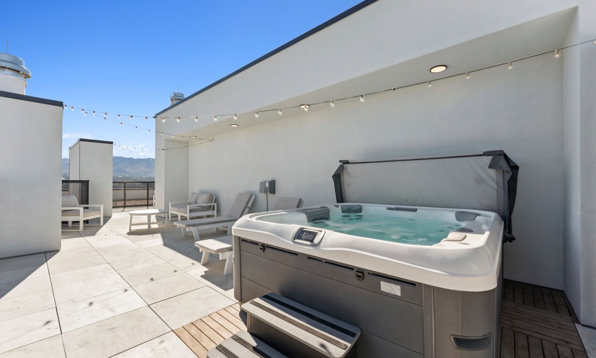 Rio Grande Apartment | Placemakr Salt Lake City Downtown, Apartments by Hilton
