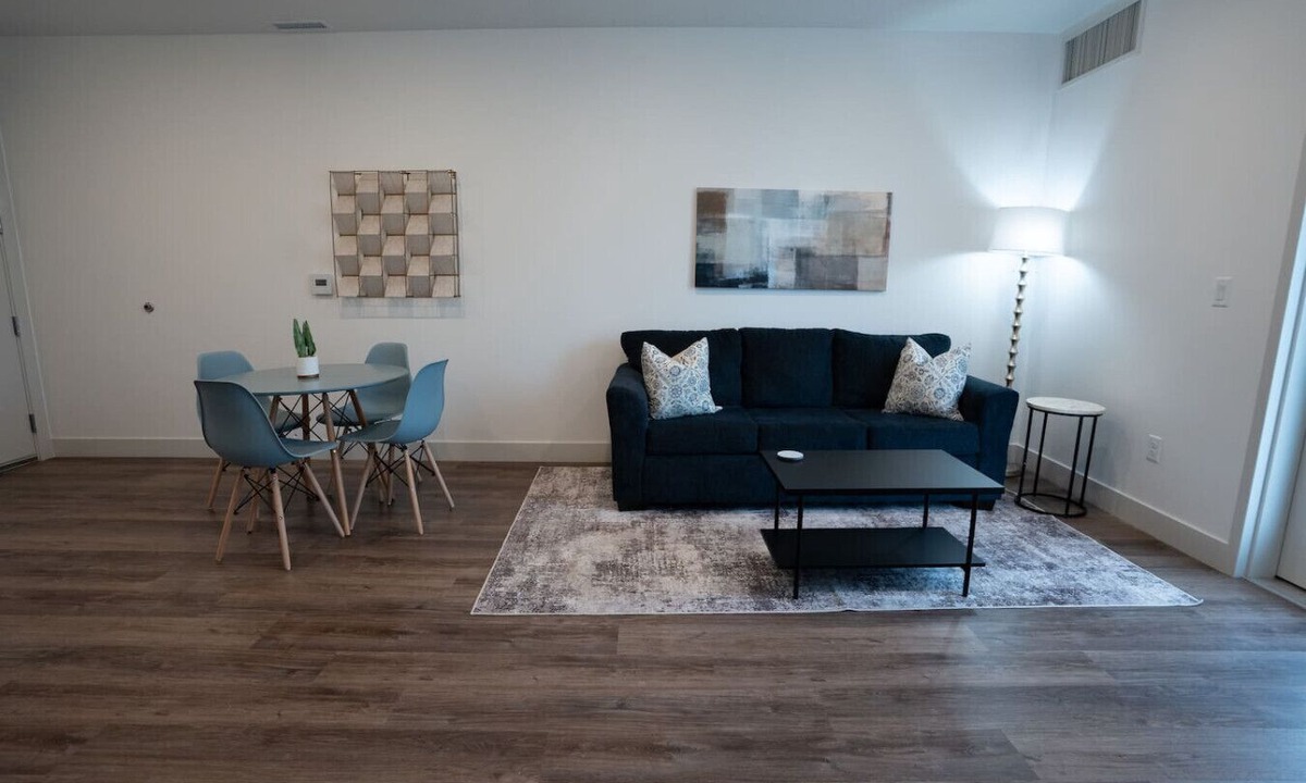 People's Freeway Apartment | The Beehive Loft Gym Parking Garage