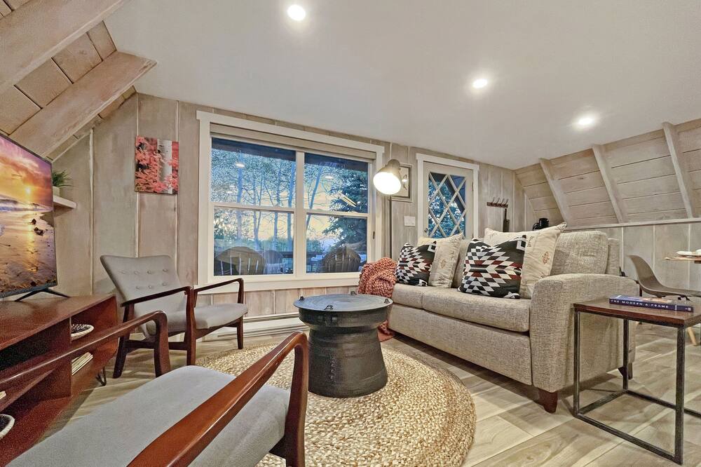 Photo of Livingroom in Silver Summit