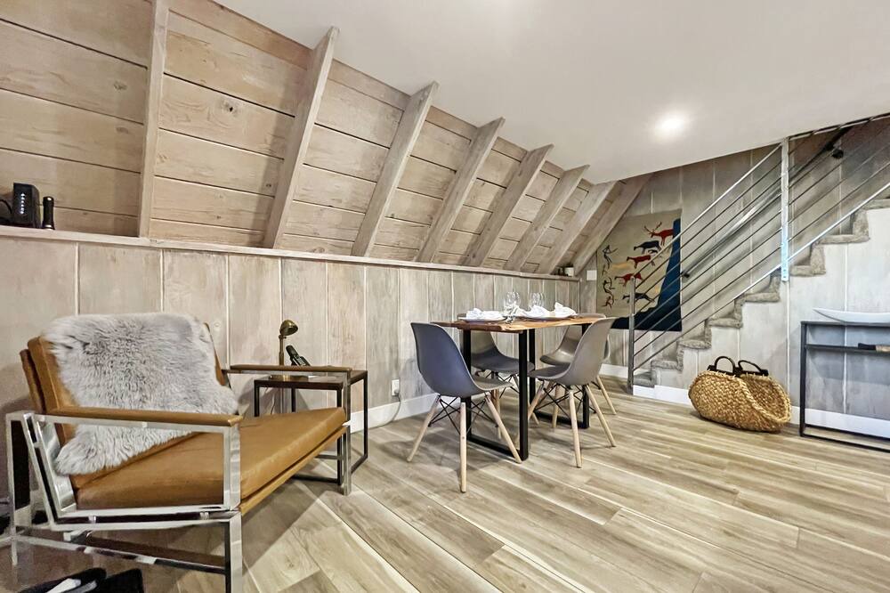 Photo of Livingroom in Silver Summit