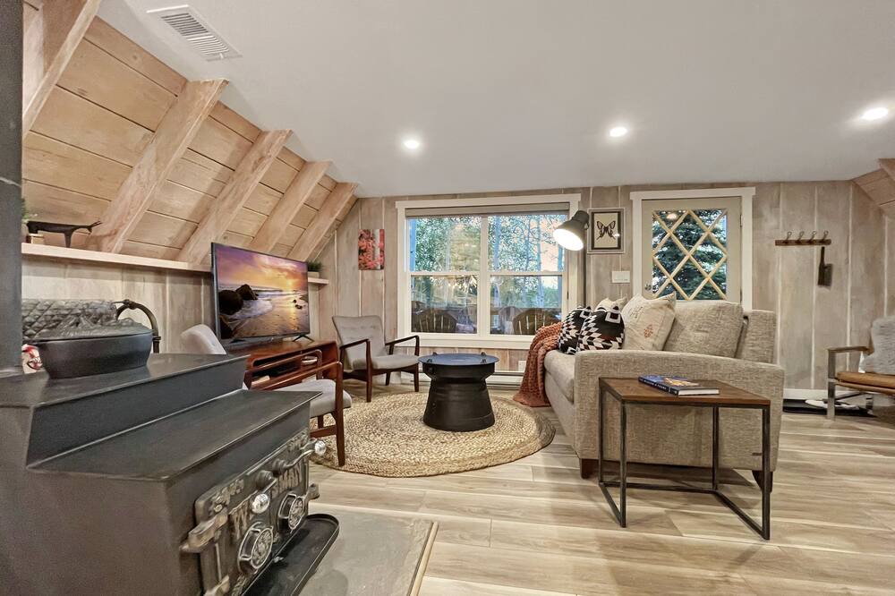 Photo of Livingroom in Silver Summit