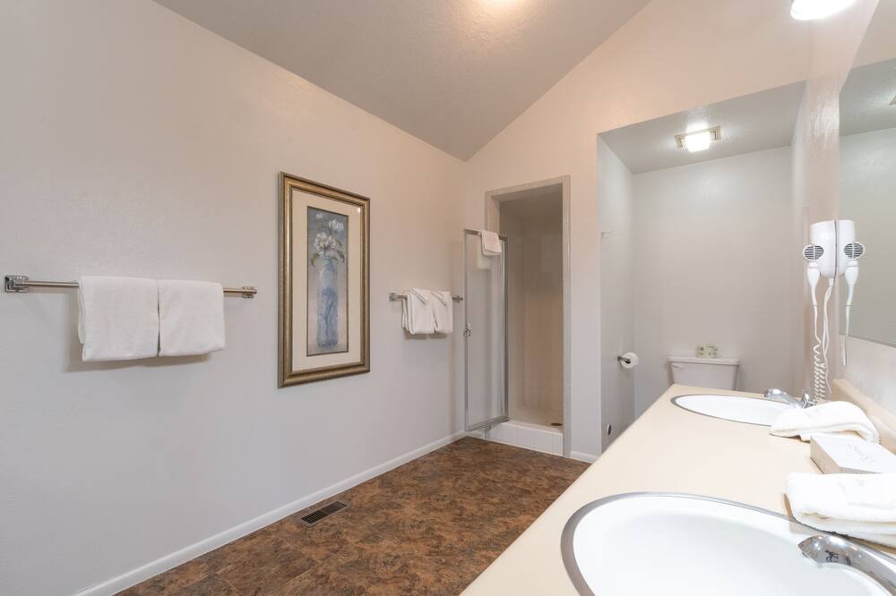 Photo of Bathroom in Summit Park
