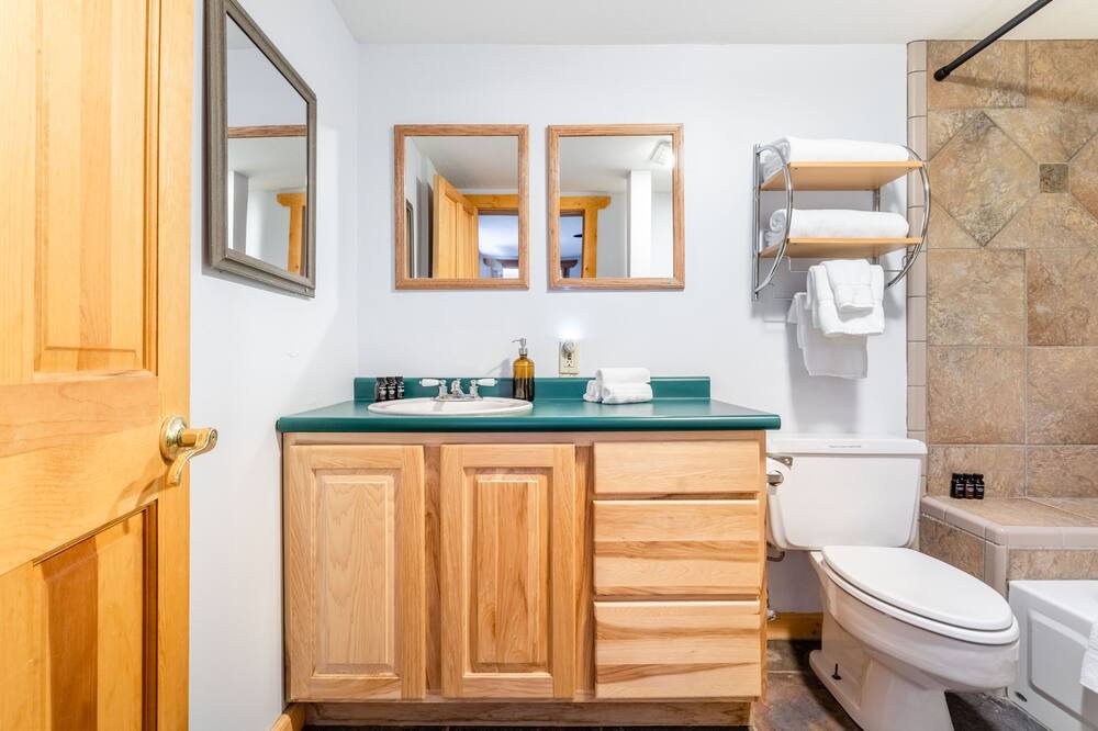 Photo of Bathroom in Summit Park