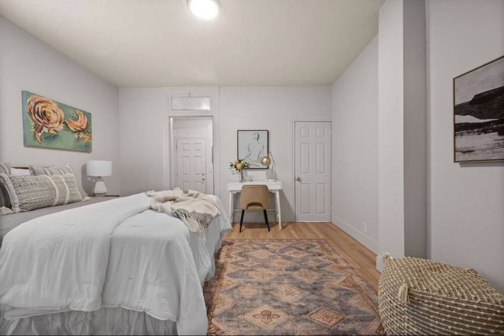 Photo of Bedroom in Central City