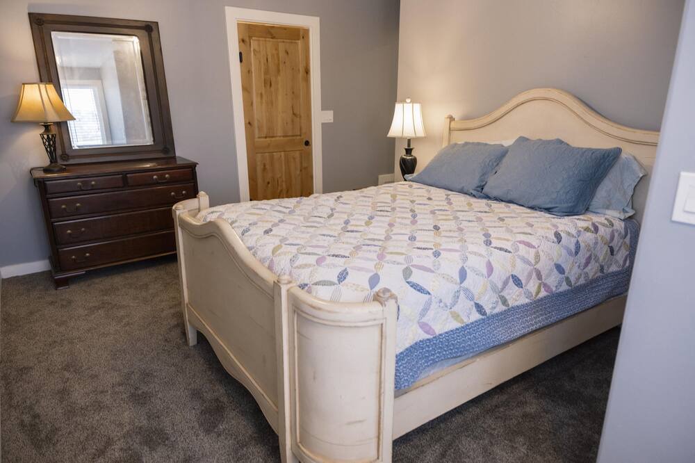Photo of Bedroom in North Snyderville Basin