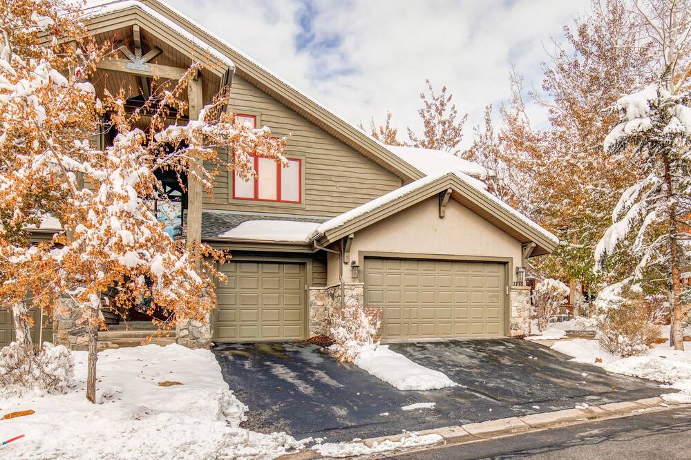 Photo of Outdoor in Park Meadows