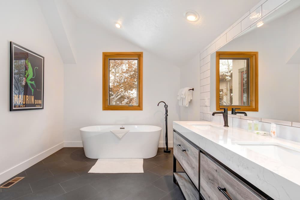 Photo of Bathroom in Park Meadows