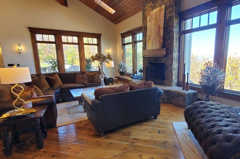 Photo of Livingroom in Pinebrook