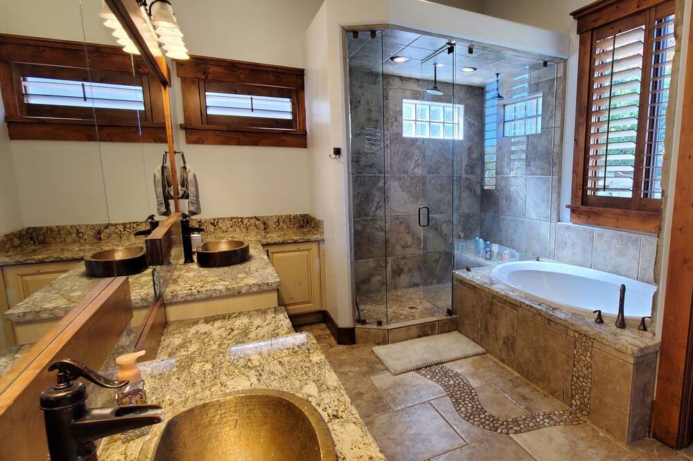 Photo of Bathroom in Pinebrook