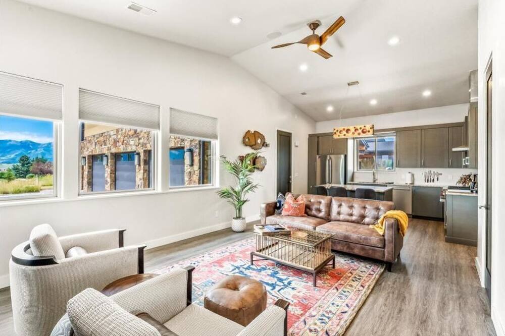 Photo of Livingroom in North Snyderville Basin