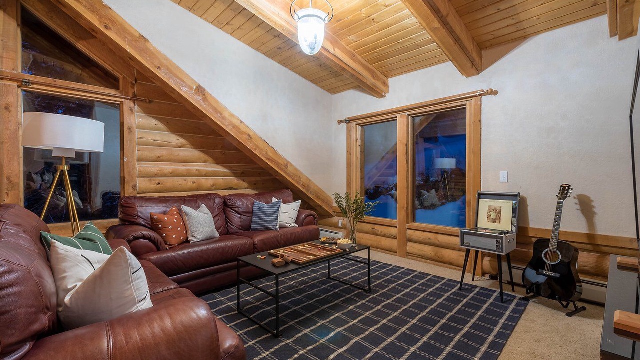 Photo of Livingroom in Summit Park