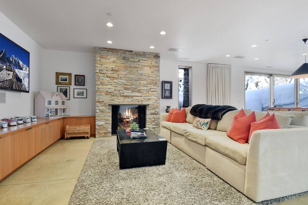 Photo of Livingroom in Empire Pass