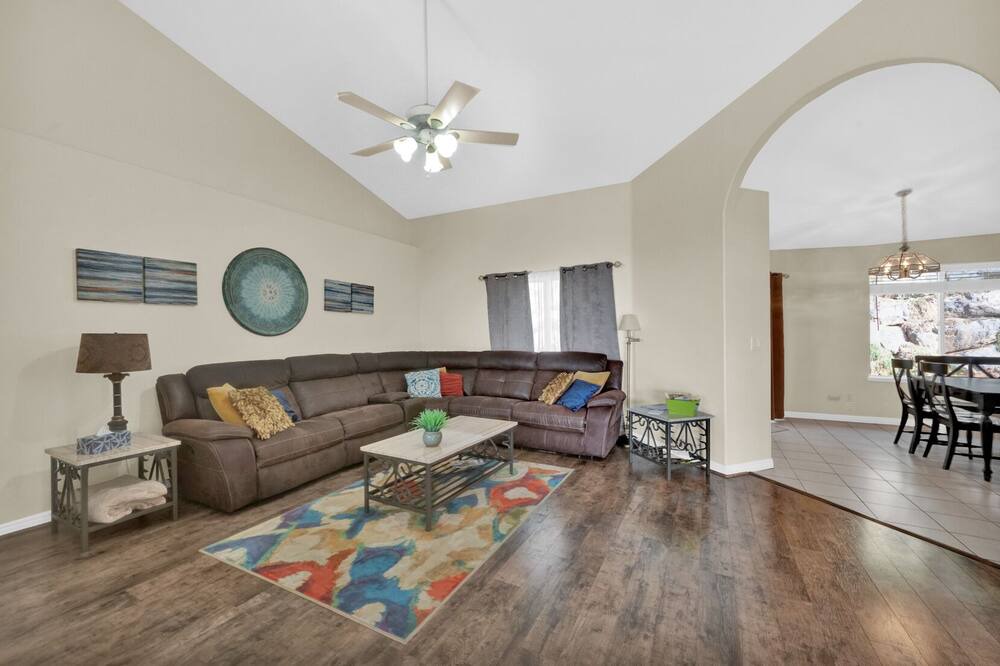 Photo of Livingroom in North Salt Lake